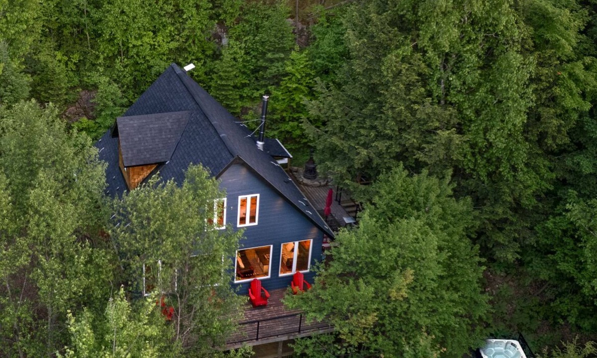 Algonquin Highlands Cottage | Wellness Retreat - Escape to Tranquility | Hot Tub & Sauna | Private Lakefront