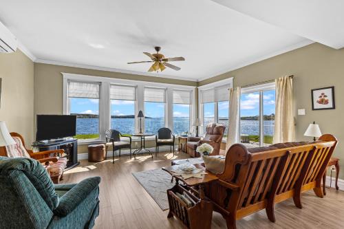 Cavendish House | Westward Oceanfront Sunsets over Trinity Bay