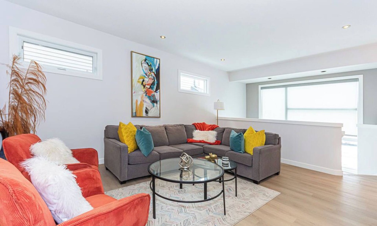 Southwest Edmonton House | Where Luxury Feels Like Home | Cozy, Comfy and Spacious 4-Bedroom Retreat