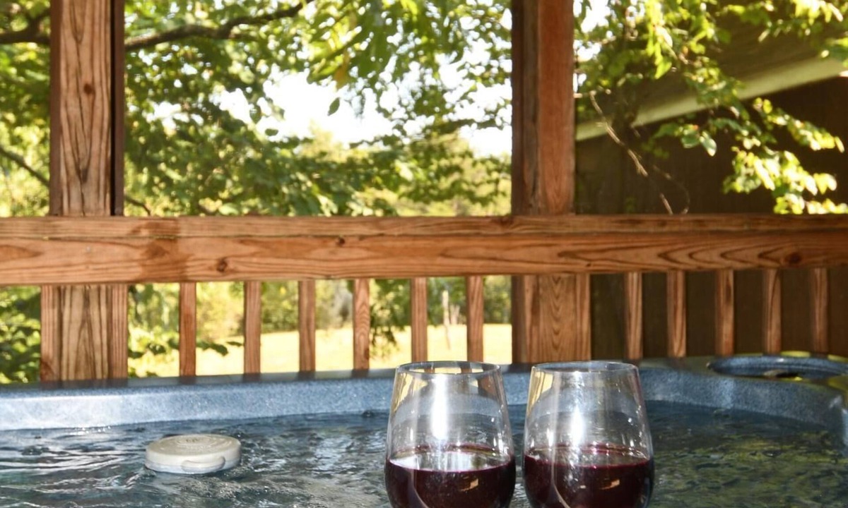 Berkeley Springs Cabin | Whispering Hills - Couples Getaway
