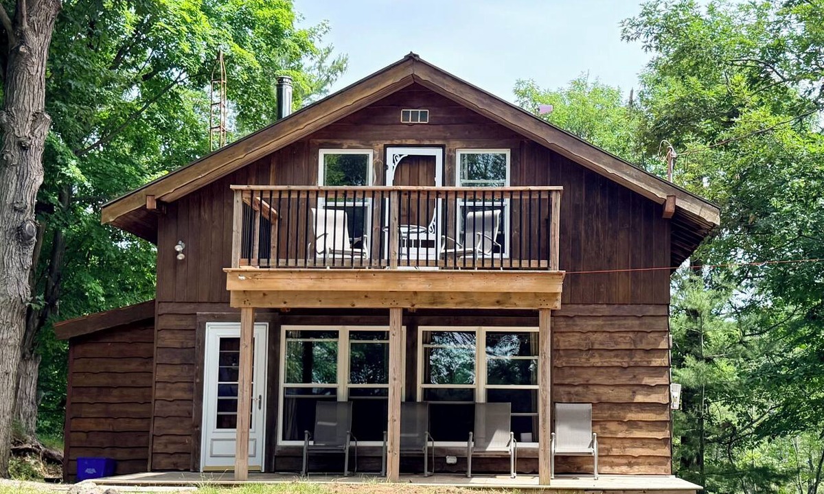 Frontenac Cottage | Whispering Shores Cottage