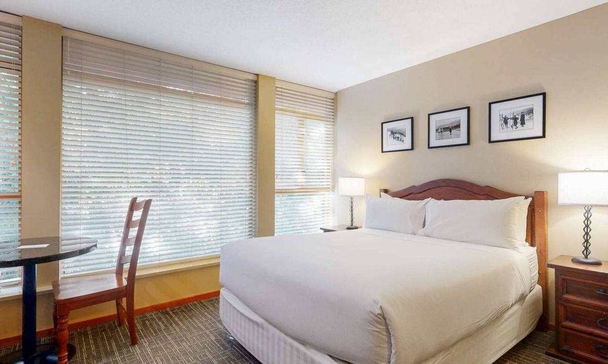 Village North Hotel | Whistler - Cascade Lodge 327