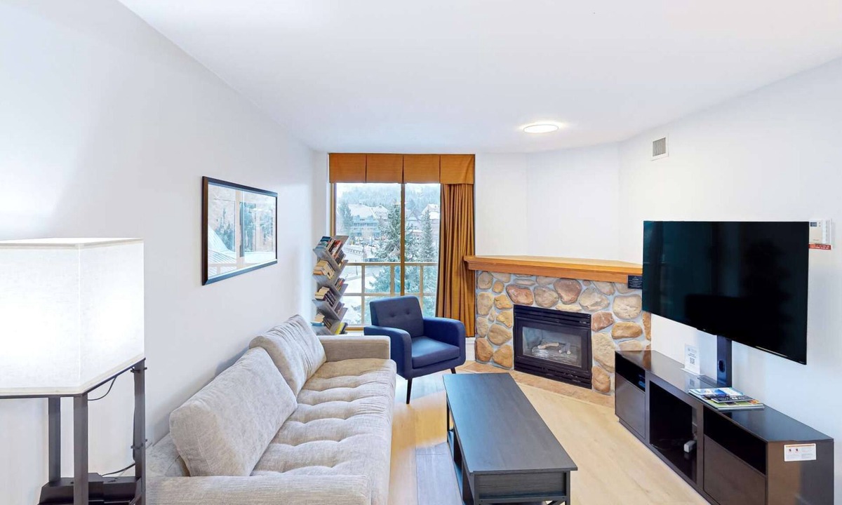 Village North Hotel | Whistler - Cascade Lodge 512