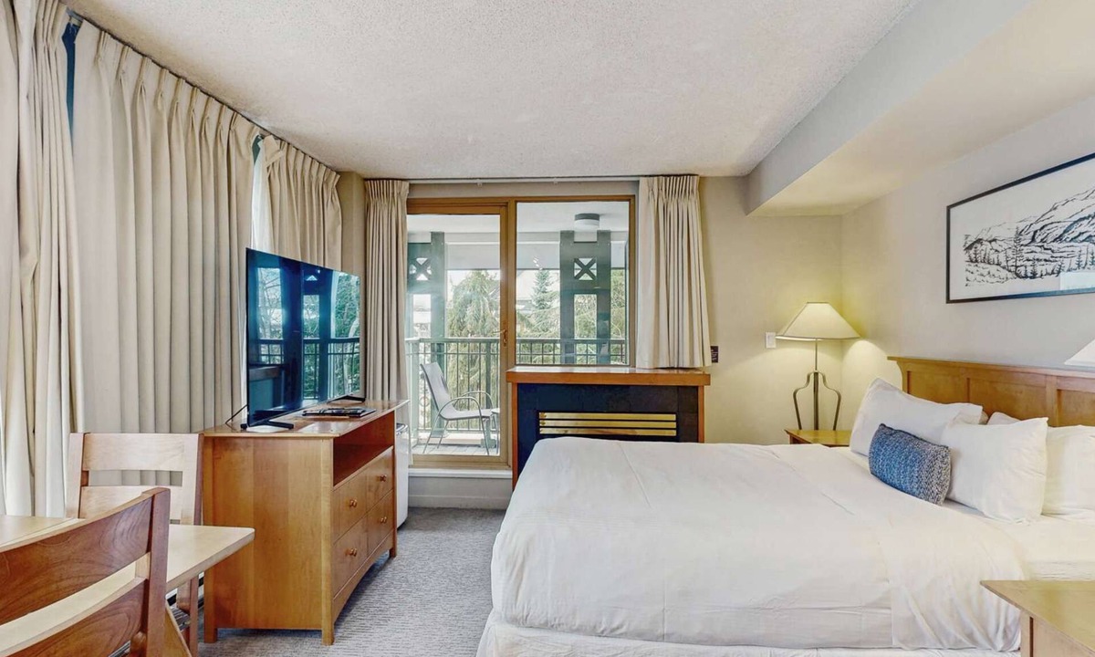 Whistler Village Hotel | Whistler - Whistler Peak Lodge 403