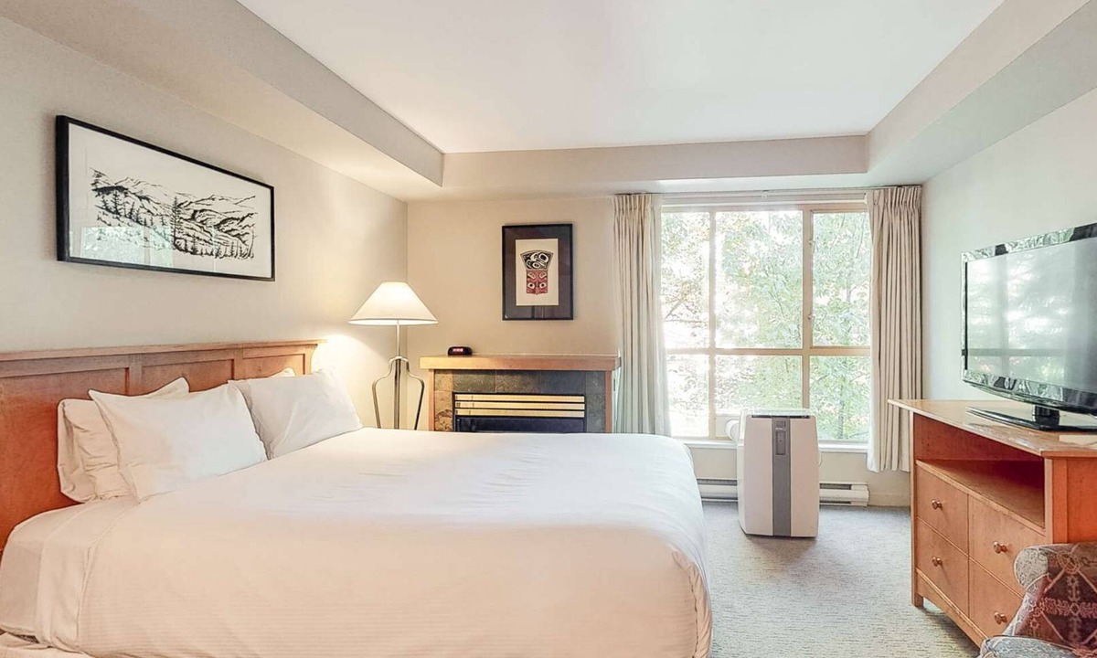 Whistler Village Hotel | Whistler - Whistler Peak Lodge 421