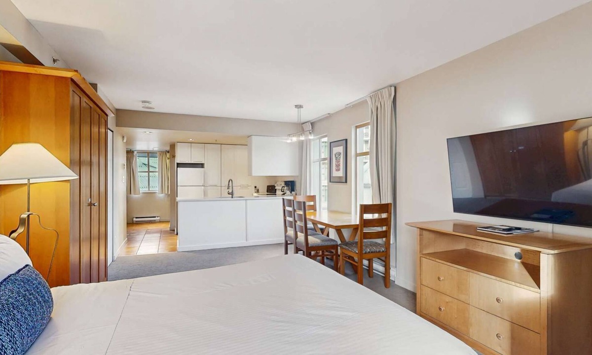 Whistler Village Hotel | Whistler - Whistler Peak Lodge 501