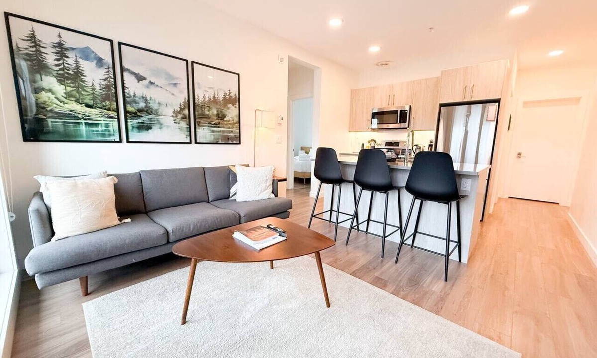 Golden Condo | Whitetooth Vista Luxury Downtown Condo Mtn Views