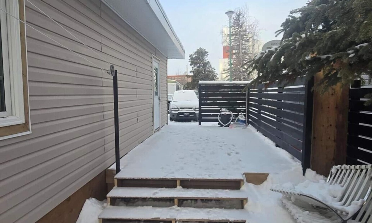 Yellowknife House | whole entire 3 Bedroom 2 Bath to yourself