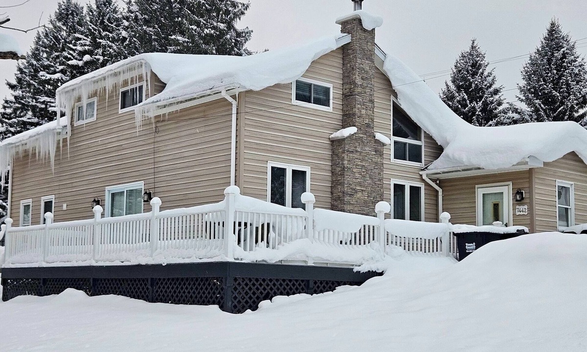 Ellicottville House | Windsor Castle – Private Farmhouse Near Skiing & Golf