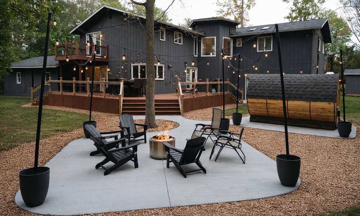 Bellaire House | Wooded & Quiet, but Downtown. Spacious Home w/Smokeless Fire Pit, Barrel Sauna