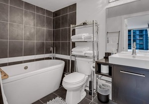 2BR Gastown Downtown Vancouver close to everything
