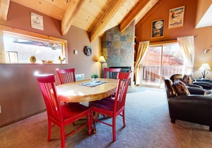 Homey Studio Loft near The Village! Private Washer/Dryer. Hot Tub On-site in Mammoth Lakes