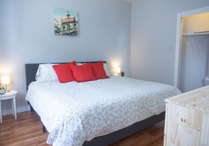 Large Luxurious 2BR Condo in the Heart of Uptown Coffee, Wifi