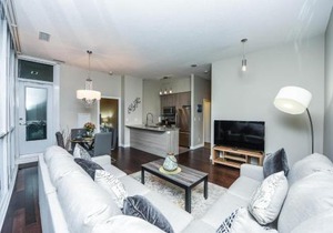PlanURstay- Mississauga Downtown Square One Shopping Centre