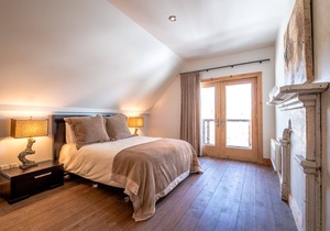 RCNT Chalets /4 bedroom Chalet with private spa