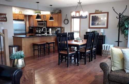 Central Okanagan Cottage | Awesome Lakeview inside & out, 5 min walk to main pool/amenities, STR license