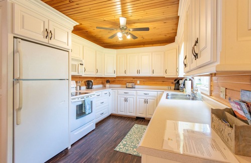Grand Tracadie House | Beautiful Vacation Home Near Brackley Beach With 37 Foot Swimming Pool.