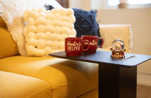 Downtown Montreal Apartment | Sleek 2BR in Heart of Downtown Montreal