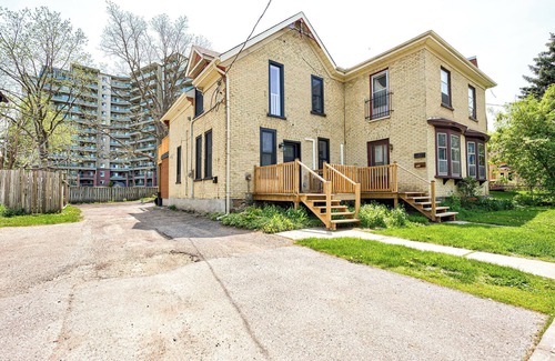 Kitchener House | The Iron Bridge on Victoria Park - 1 Bed | 1 Bath