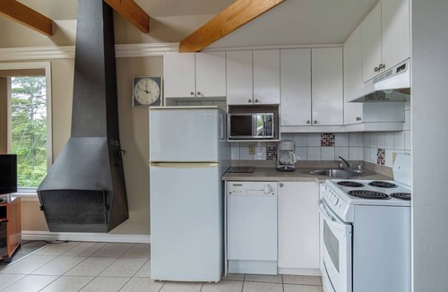 Beaupre Condo | 1 Bdrm Condo Aqua Park & ​Pool - Arcade, FP