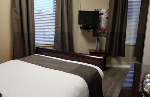 Downtown Gatineau Apartment | 1-Bedroom Cozy Suite #26 by Amazing Property Rentals