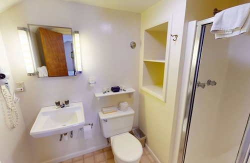 West Eaton Hotel | 1-bedroom hotel room in vibrant Hamilton - #301 Above the Canopy