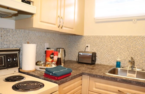North Vancouver House | 1 bedroom suite in North Vancouver