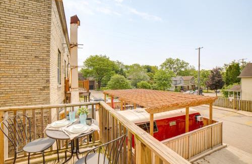 Grand Rapids House | 1 Mi to Dtwn Grand Rapids: Chic Condo w/Balcony!