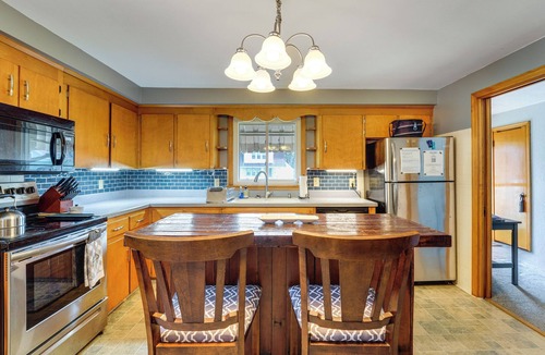 Tiffin House | 1 Mi to Dtwn Tiffin! Brick Bungalow w/Patio, Yard