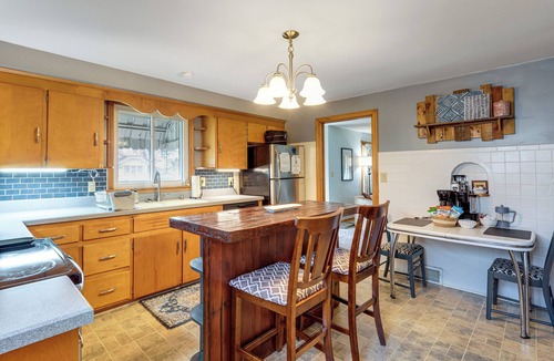 Tiffin House | 1 Mi to Dtwn Tiffin! Brick Bungalow w/Patio, Yard