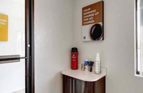 Amherst Apartment | 1 Queen Bed|Mob Acc|RI Shwr|Nsmk|Micfridg