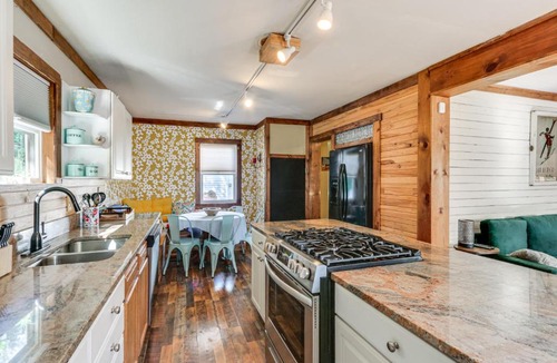 Thomas House | 10 Mins to Blackwater Falls: Mtn Home w/Hot Tub