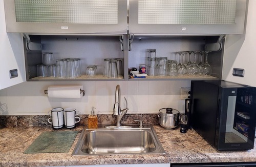New Buffalo Cottage | 100% Ceramic tile, super sanitized, pet friendly, golf cart ride to beach.