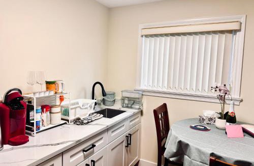 Renfrew-Collingwood House | 13 Mins to Downtown-Free Parking near Joyce Skytrain -2 Beds