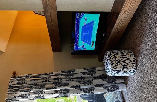 Chautauqua Condo | 148 m² Condo ∙ 2 bedrooms ∙ 8 guests