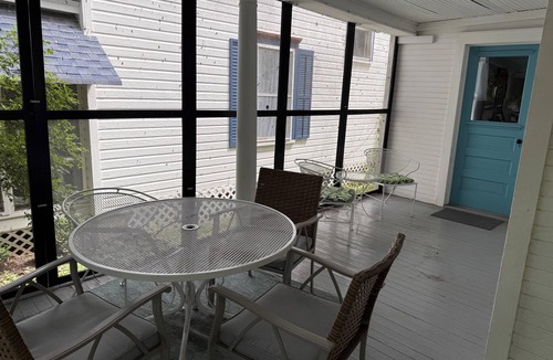 Lakeside Cottage | 169 Kenton Row in Lakeside