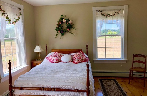 Fultonham House | 1800's Renovated Farmhouse with All Modern Conveniences