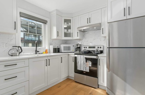 Ladner House | 1BD Cute Coach Home B in Delta!