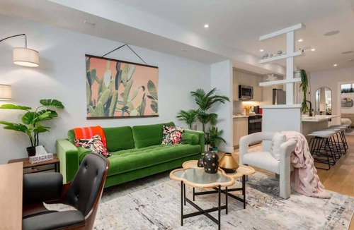 West Hillhurst Apartment | 1BR/1BA Apartment | King Casper Bed | Sleeps 4