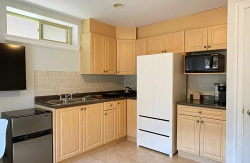 Sunset Apartment | 1BR Garden Suite with Parking and Private Entrance