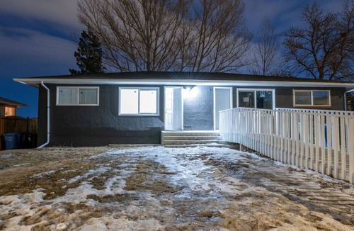 Highland Park House | 1BR Suite Near YYC Airport & Downtown - 4408 lower