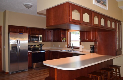 Honor House | 2-BDRM Honor townhome w/shared lake access & AC, pet friendly, newly remodeled