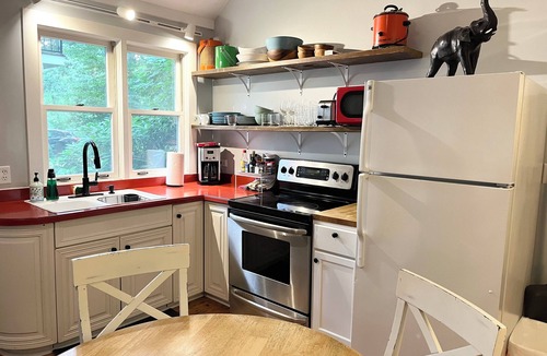 Union Pier House | 2 bed/1 bath, 1.5 blocks to beach/town, dog friendly