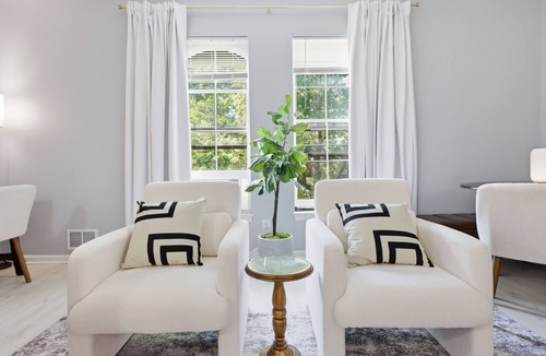 Corn Hill Apartment | 2-bedroom apartment in the heart of the historic Cornhill neighborhood