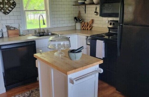 Coloma Cottage | 2 bedroom cottage in coloma