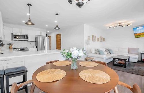 Belle River Bed & Breakfast | 2 bedroom GetawayLake St Claire, Canadakayak