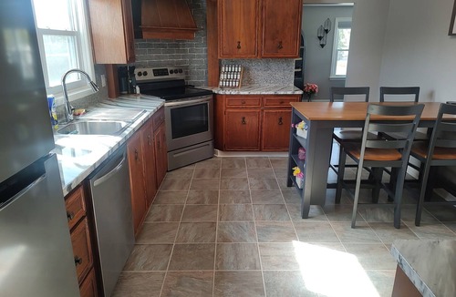 Grand Island House | 2-bedroom House in beautiful Grand Island,NY! 4 miles from Niagara Falls!