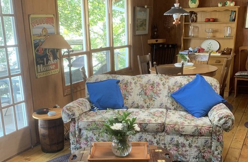 Westerose Cabin | 2 Bedroom Lakefront Rustic Cabin