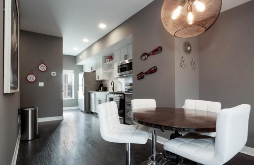 Ohio City Apartment | 2 Bedroom Luxury Condo 10 Minutes from First Energy Stadium A3