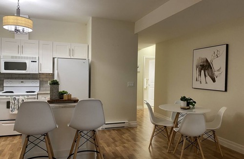 Upper Ten Oaks House | 2 bedroom private Ledgeview mountain suite